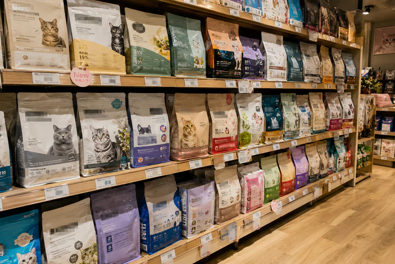 Mainstream retail dry cat food packaging