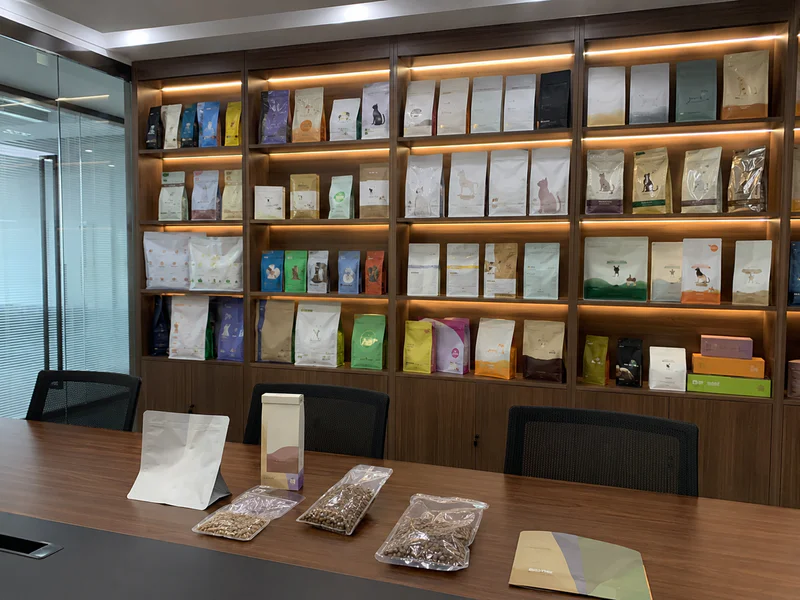Dry pet food OEM project moving from brief to shipment